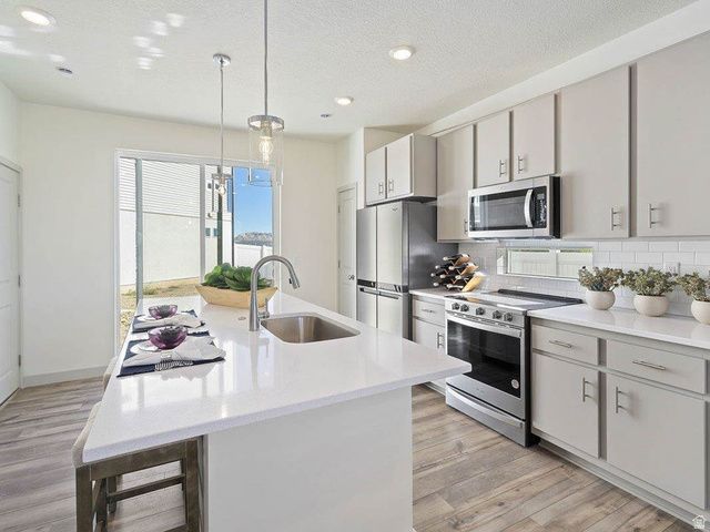 403 E HALLS CREEK RD, Saratoga Springs, UT 84045