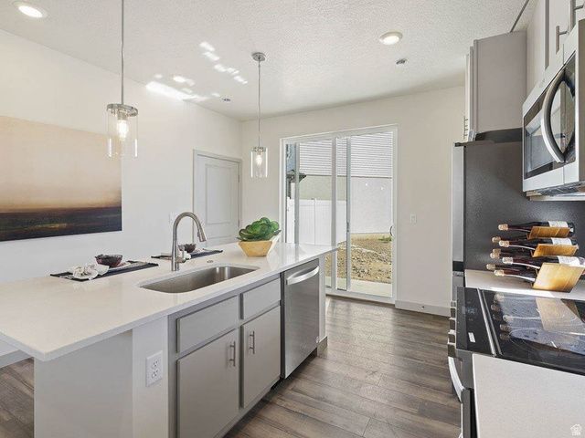 403 E HALLS CREEK RD, Saratoga Springs, UT 84045