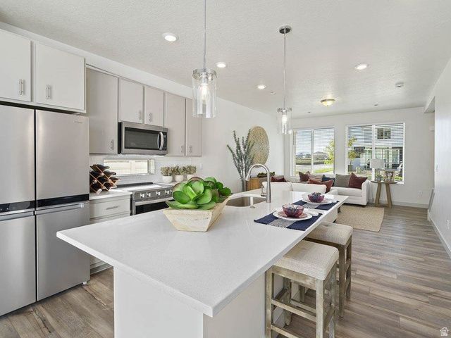 403 E HALLS CREEK RD, Saratoga Springs, UT 84045