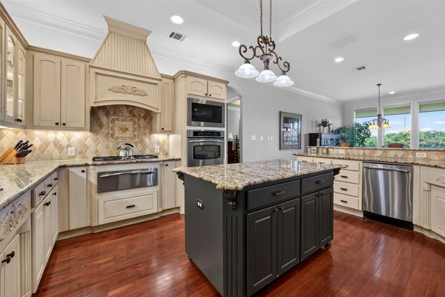 4457 Fairway View Drive, Fort Worth, TX 76008