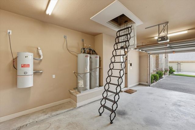 4457 Fairway View Drive, Fort Worth, TX 76008