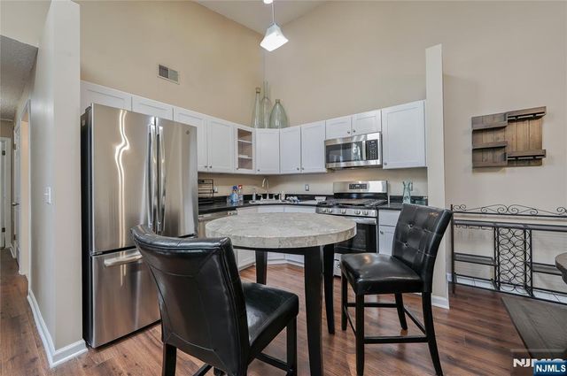 1066 Ash Drive, Mahwah, NJ 07430