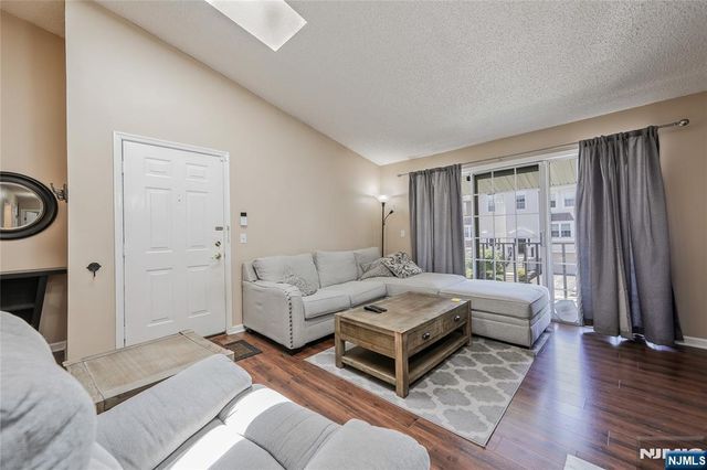 1066 Ash Drive, Mahwah, NJ 07430