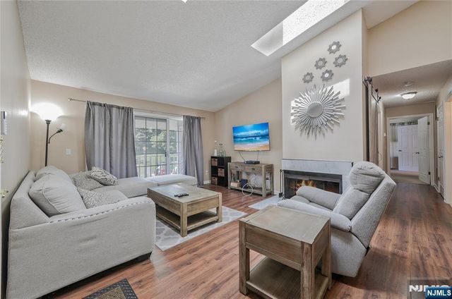 1066 Ash Drive, Mahwah, NJ 07430