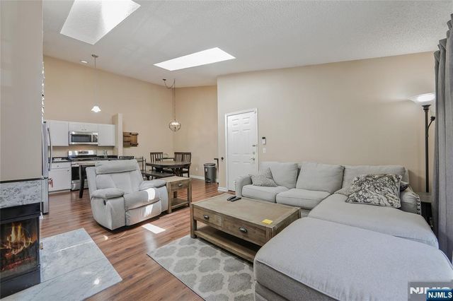 1066 Ash Drive, Mahwah, NJ 07430
