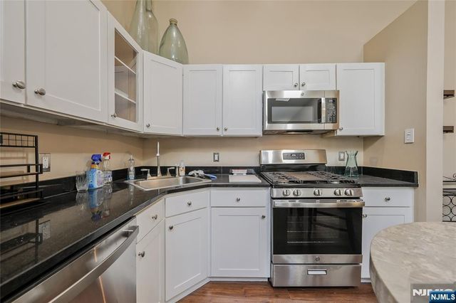1066 Ash Drive, Mahwah, NJ 07430