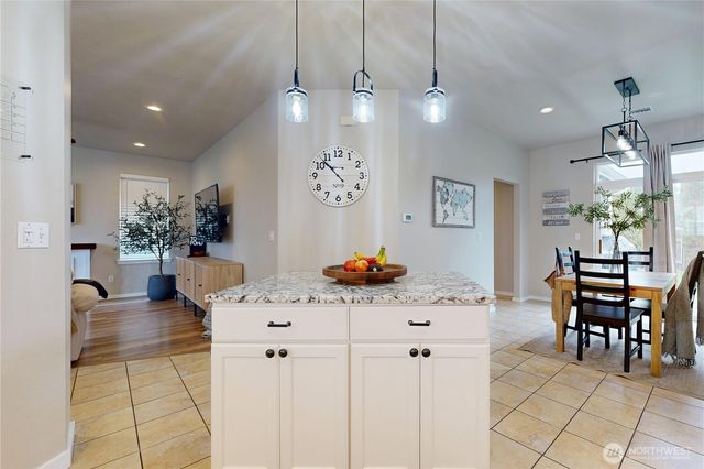 891 SE Larkspur Pl, College Place, WA 99324