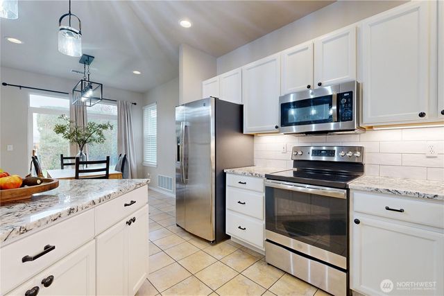 891 SE Larkspur Pl, College Place, WA 99324