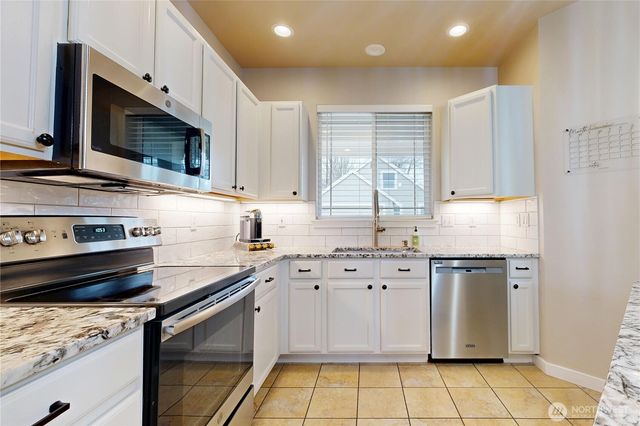 891 SE Larkspur Pl, College Place, WA 99324