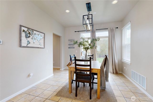 891 SE Larkspur Pl, College Place, WA 99324