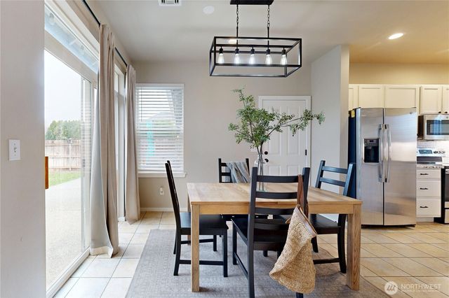 891 SE Larkspur Pl, College Place, WA 99324