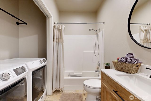 891 SE Larkspur Pl, College Place, WA 99324