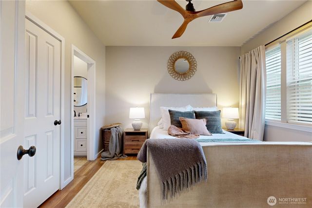 891 SE Larkspur Pl, College Place, WA 99324