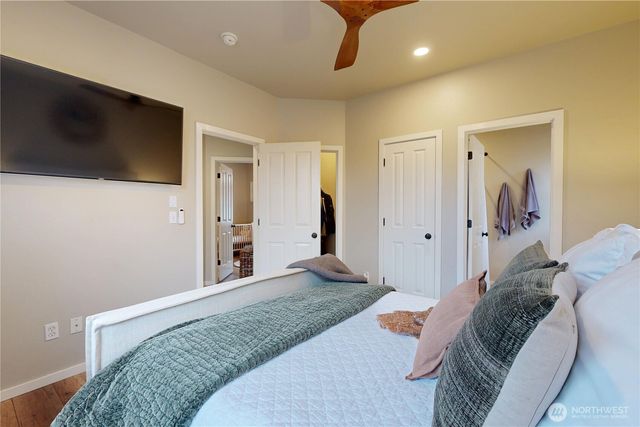 891 SE Larkspur Pl, College Place, WA 99324