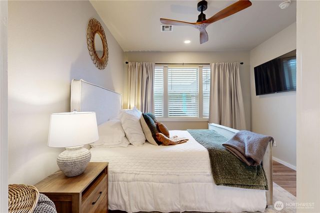 891 SE Larkspur Pl, College Place, WA 99324