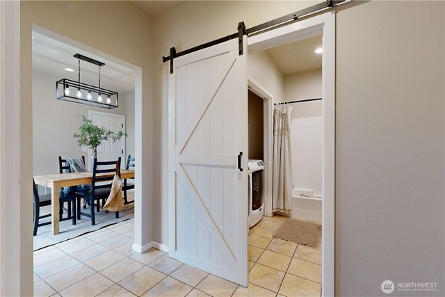 891 SE Larkspur Pl, College Place, WA 99324