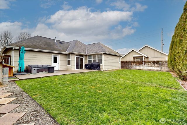 891 SE Larkspur Pl, College Place, WA 99324