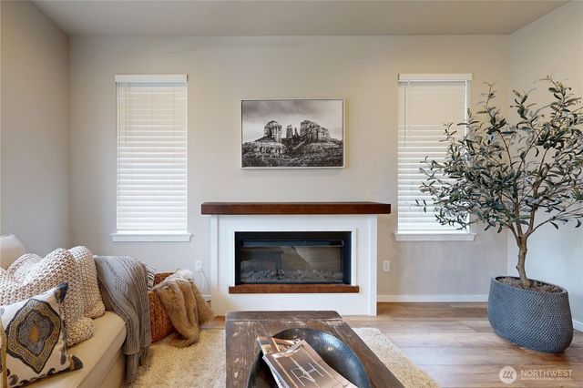 891 SE Larkspur Pl, College Place, WA 99324