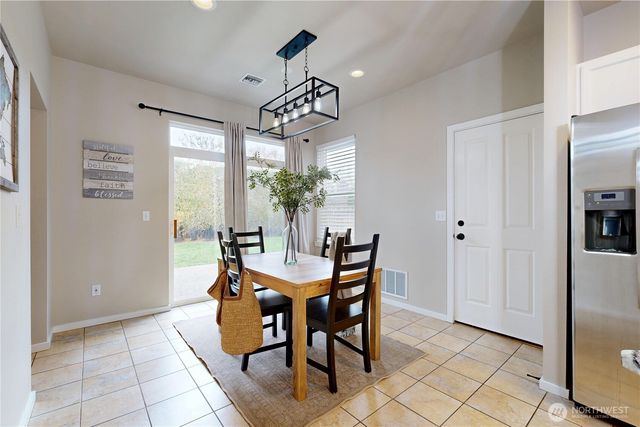 891 SE Larkspur Pl, College Place, WA 99324