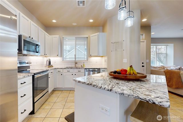 891 SE Larkspur Pl, College Place, WA 99324