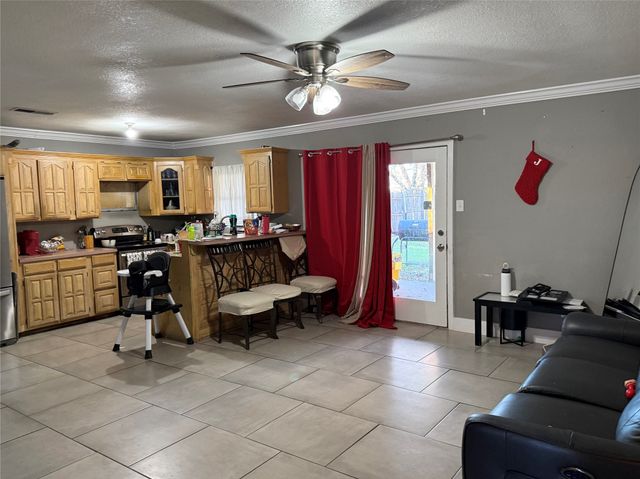 1733 Continental Drive, Blue Mound, TX 76131