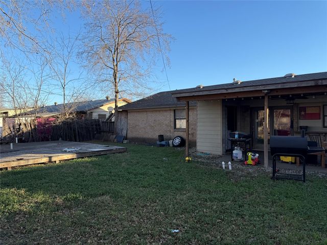 1733 Continental Drive, Blue Mound, TX 76131