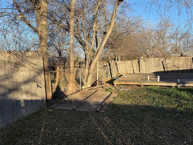 1733 Continental Drive, Blue Mound, TX 76131