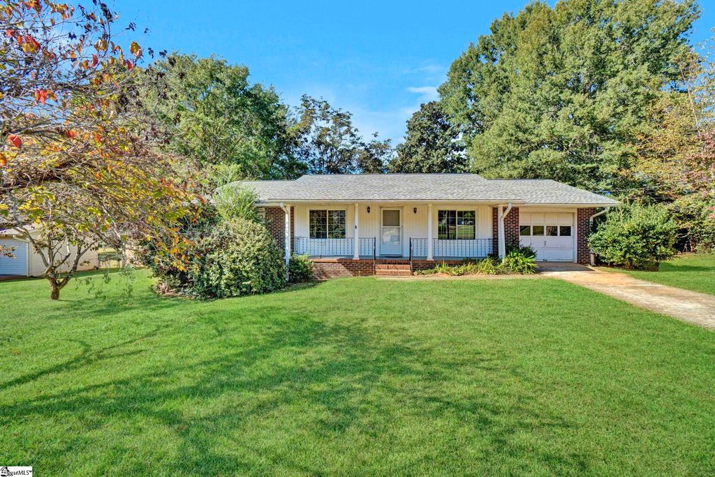 104 Mitchell Street, Laurens, SC 29360