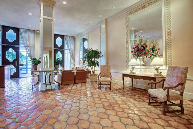 3711 San Felipe Street 14A, Houston, TX 77027
