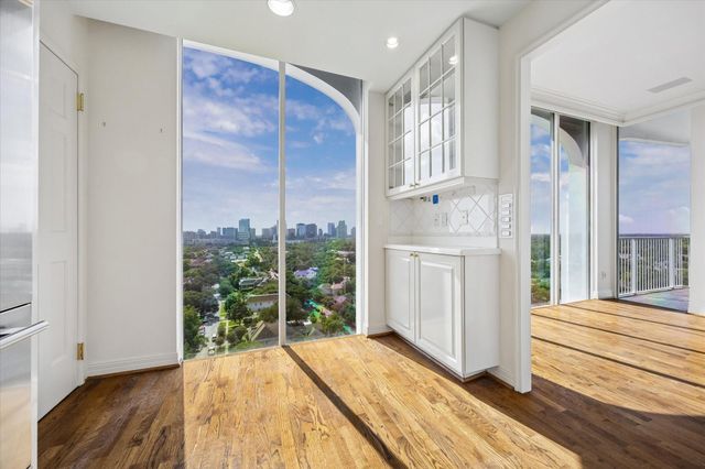 3711 San Felipe Street 14A, Houston, TX 77027