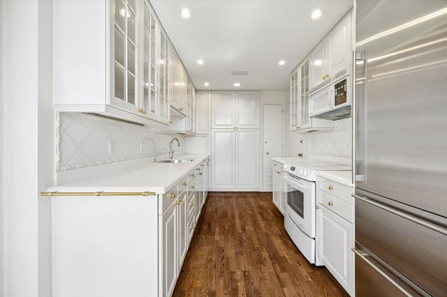 3711 San Felipe Street 14A, Houston, TX 77027