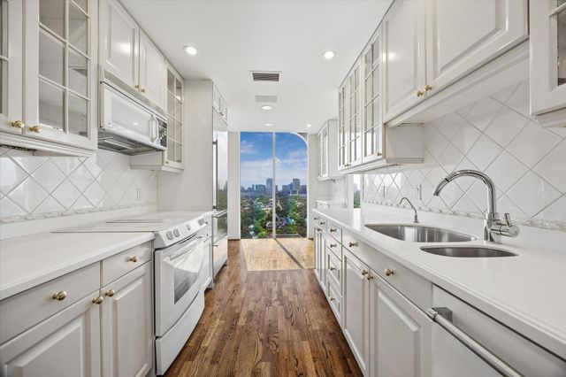 3711 San Felipe Street 14A, Houston, TX 77027