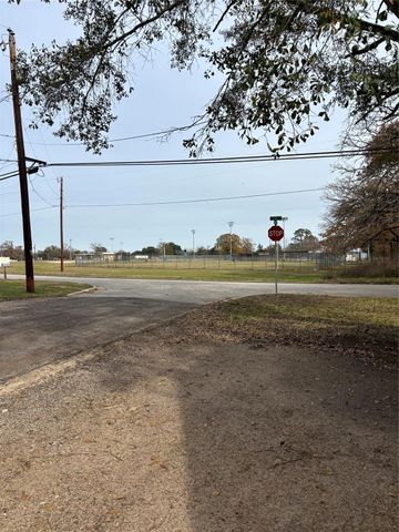 1001 S 5th Street, Crockett, TX 75835