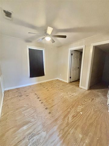 1001 S 5th Street, Crockett, TX 75835