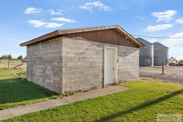 2424 E 244 N, St Anthony, ID 83445