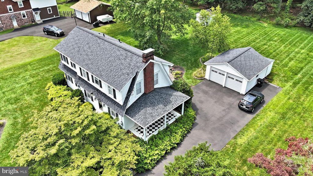 84 WOODLAWN AVE, Chalfont, PA 18914