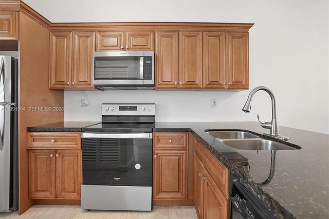 6723 NW 188th Ter, Hialeah, FL 33015