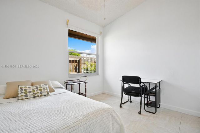 6723 NW 188th Ter, Hialeah, FL 33015