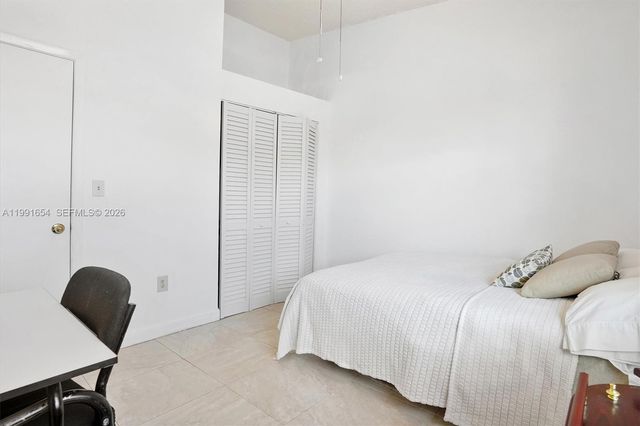 6723 NW 188th Ter, Hialeah, FL 33015