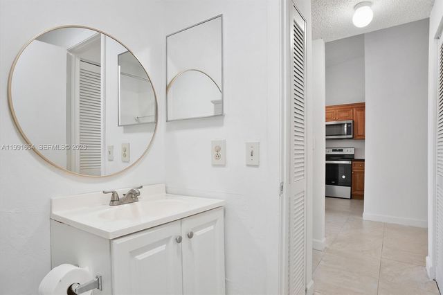 6723 NW 188th Ter, Hialeah, FL 33015