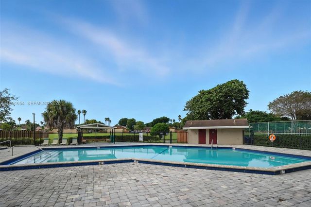 6723 NW 188th Ter, Hialeah, FL 33015