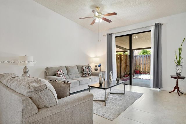 6723 NW 188th Ter, Hialeah, FL 33015