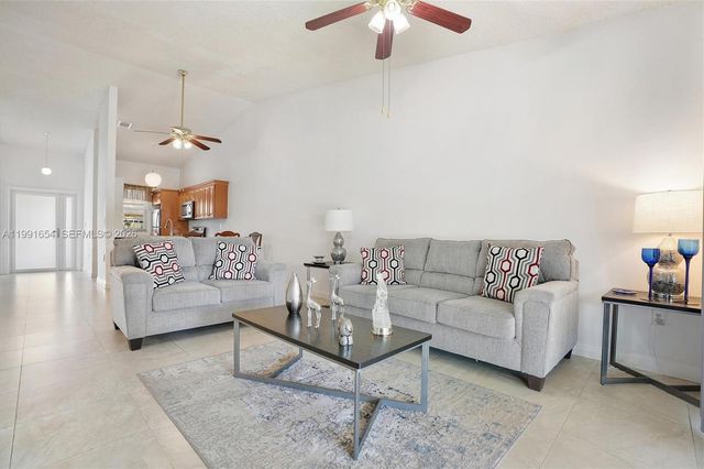 6723 NW 188th Ter, Hialeah, FL 33015