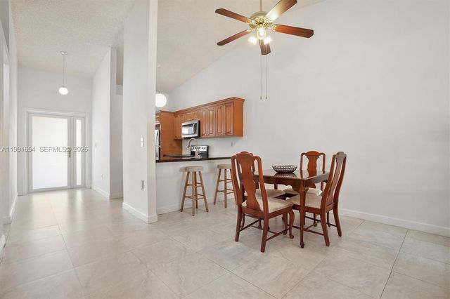 6723 NW 188th Ter, Hialeah, FL 33015