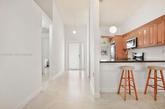 6723 NW 188th Ter, Hialeah, FL 33015