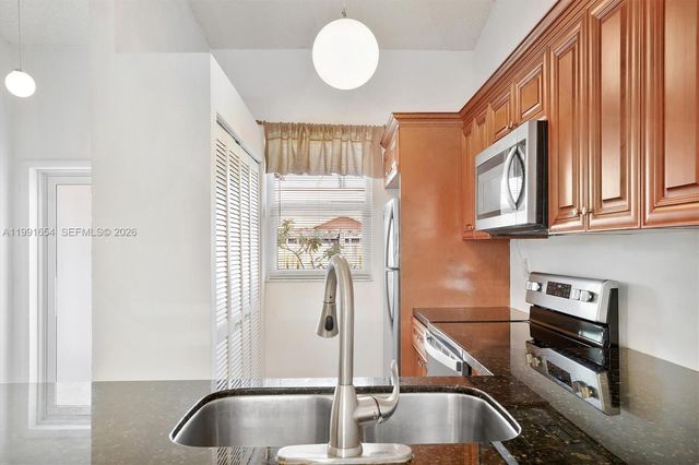 6723 NW 188th Ter, Hialeah, FL 33015