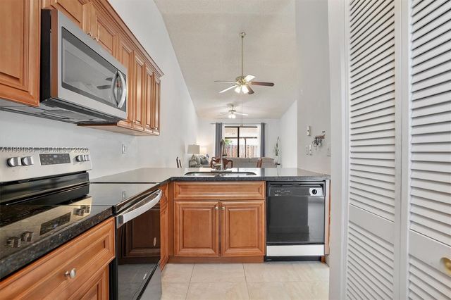 6723 NW 188th Ter, Hialeah, FL 33015