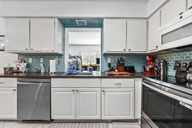 7207 NW 92nd Avenue, Tamarac, FL 33321