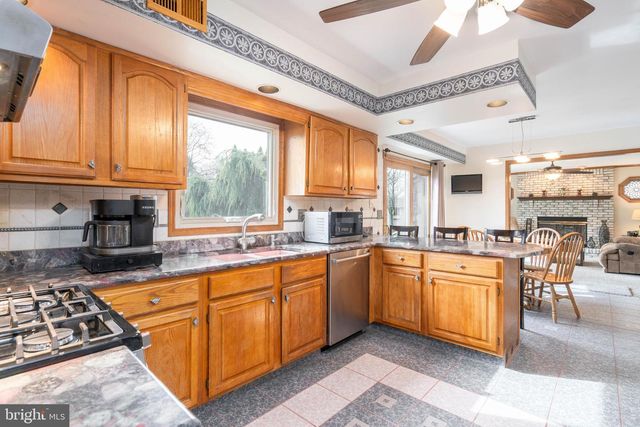 9 TIMBER WOLF DR, Hamilton, NJ 08620