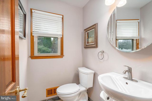 9 TIMBER WOLF DR, Hamilton, NJ 08620